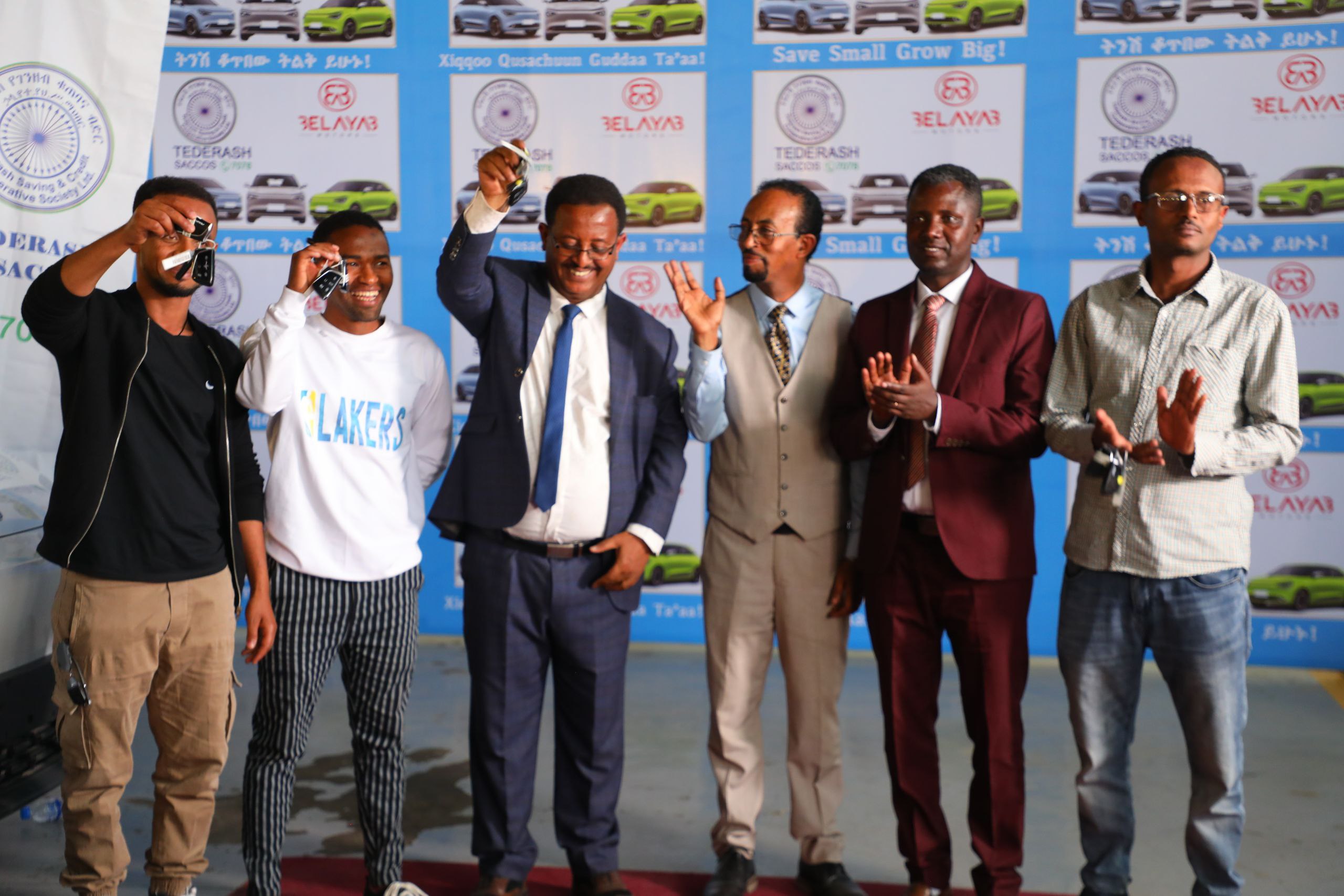 በቃላችን መሰረት የትም ያተነዱ 00 የሆኑ መኪኖችን ተደራሽ ለአባላቱ አስረክቧል። 